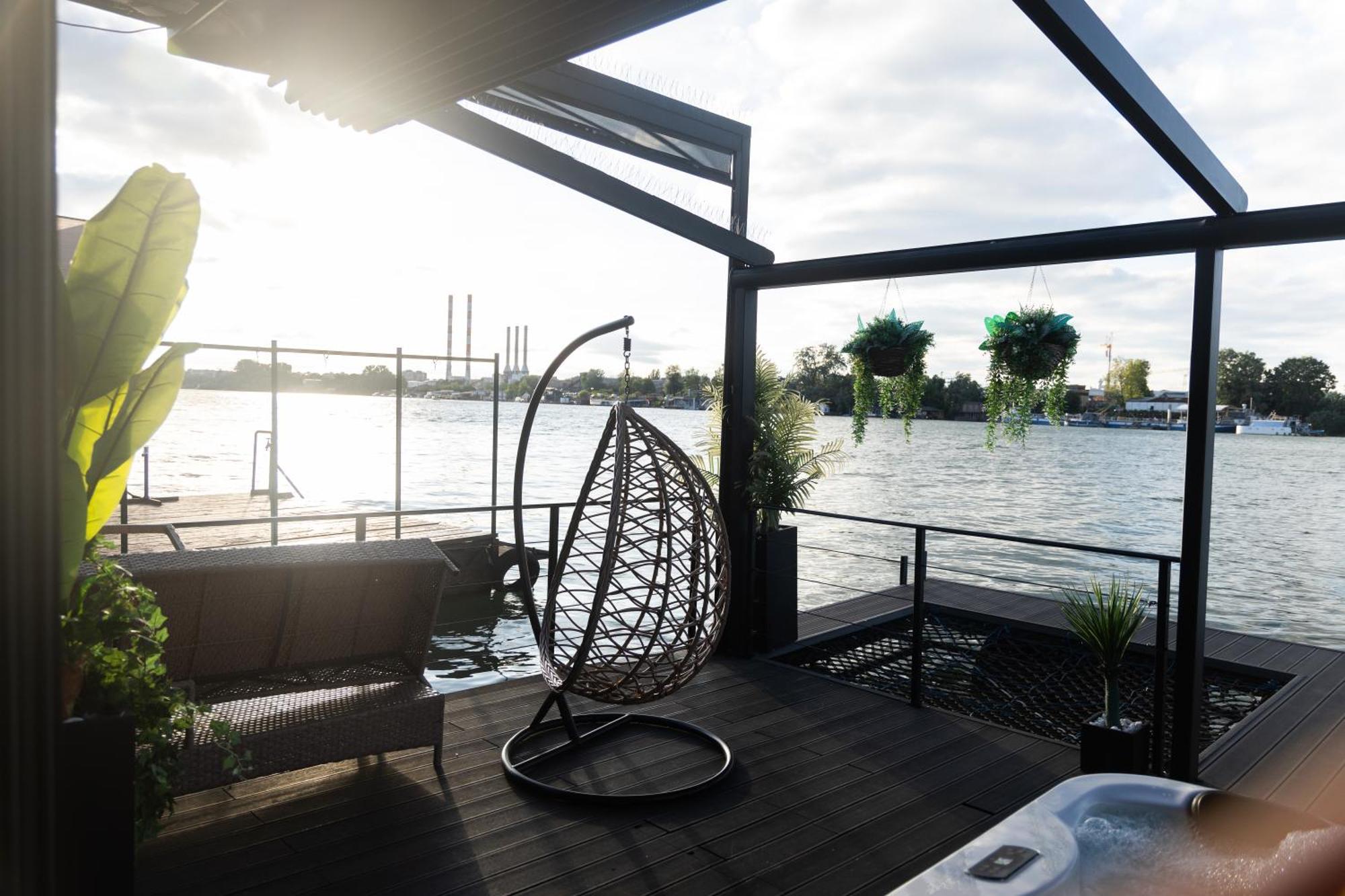 Ada Moment Splav- Kuca Na Reci Beograd- Floating House On Sava River ,Belgrado Exterior foto